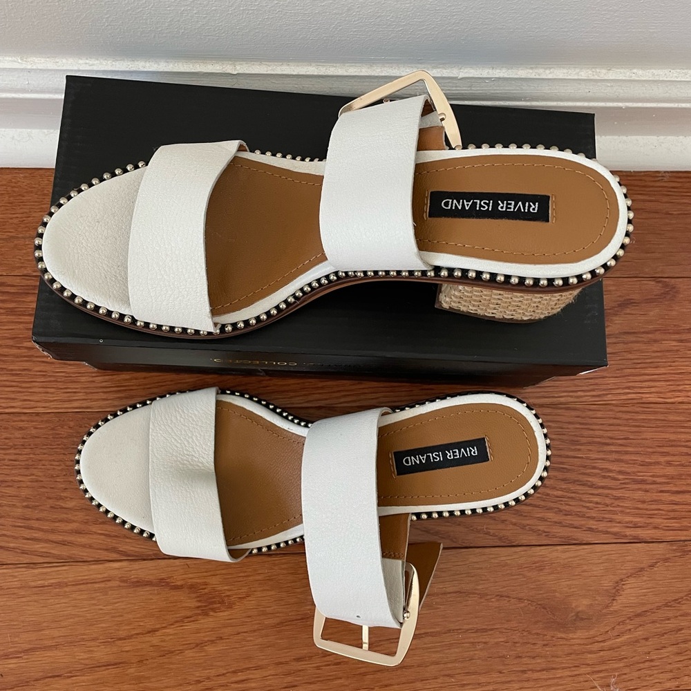 White sandal size 6